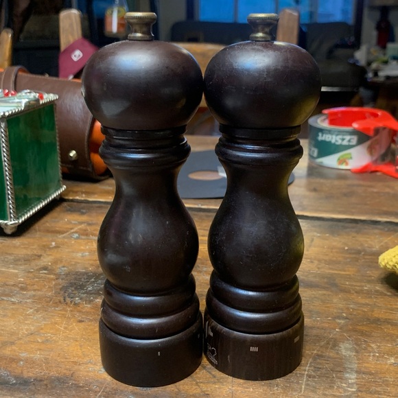 PEUGEOT PARIS VINTAGE CHOCOLATE BROWN SALT AND PEPPER MILLS - Picture 3 of 13